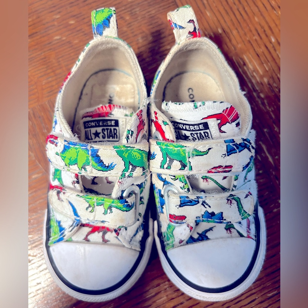 Infant dinosaur converse size 6